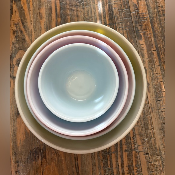 Pyrex 1945 Primary Colors Nesting Bowls Set of Five - Picture 3 of 11